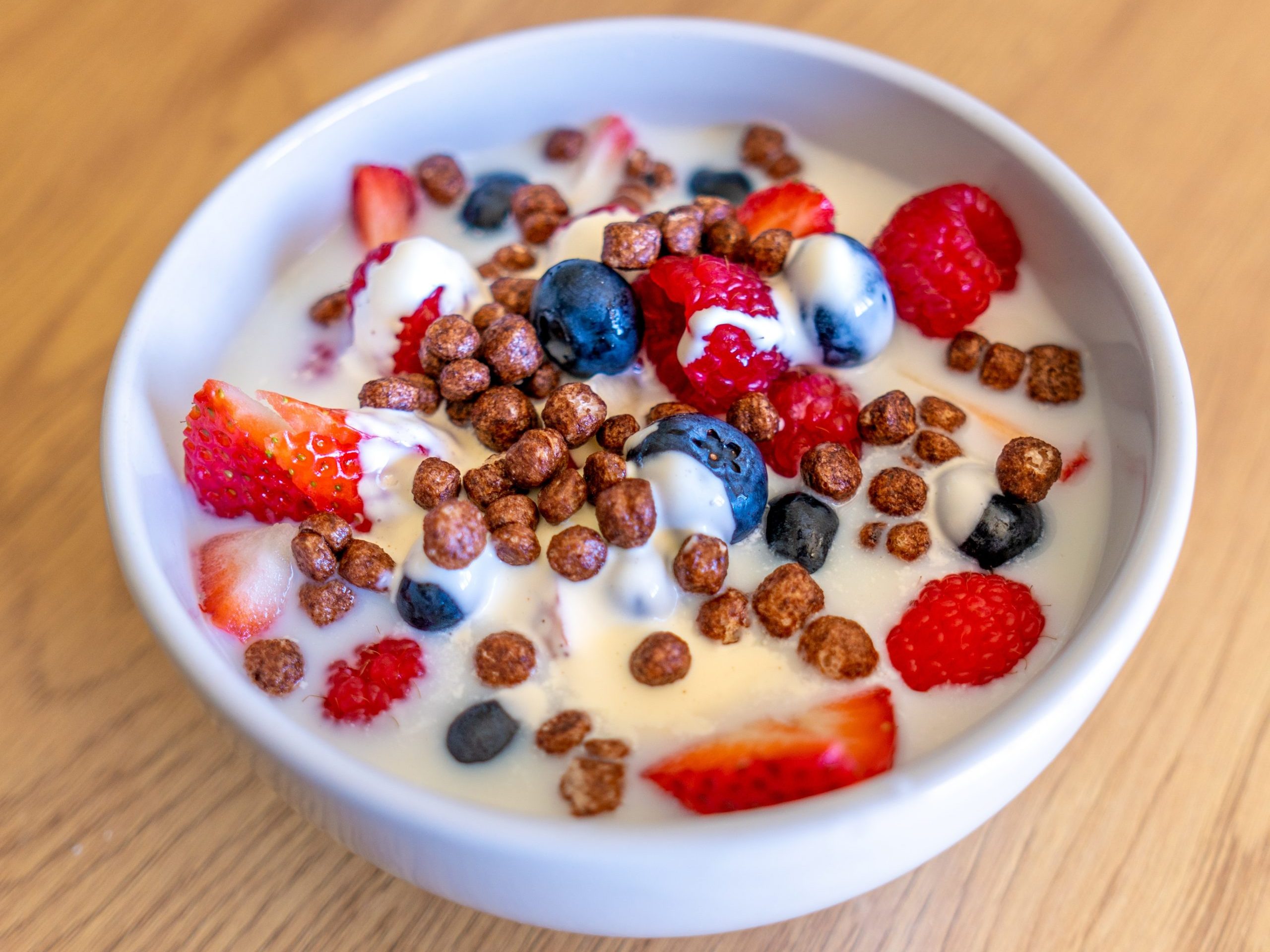 cereals with blueberries and strawberries