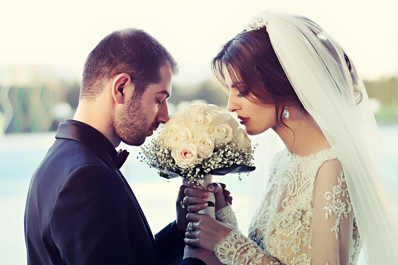 Bride Groom Wedding  - vetonethemi / Pixabay