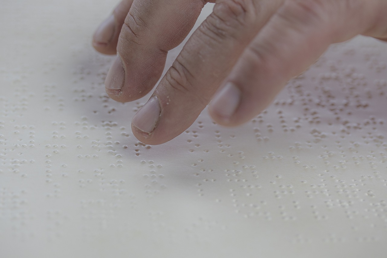 Braille Fingers Read Braille Book  - Myriams-Fotos / Pixabay