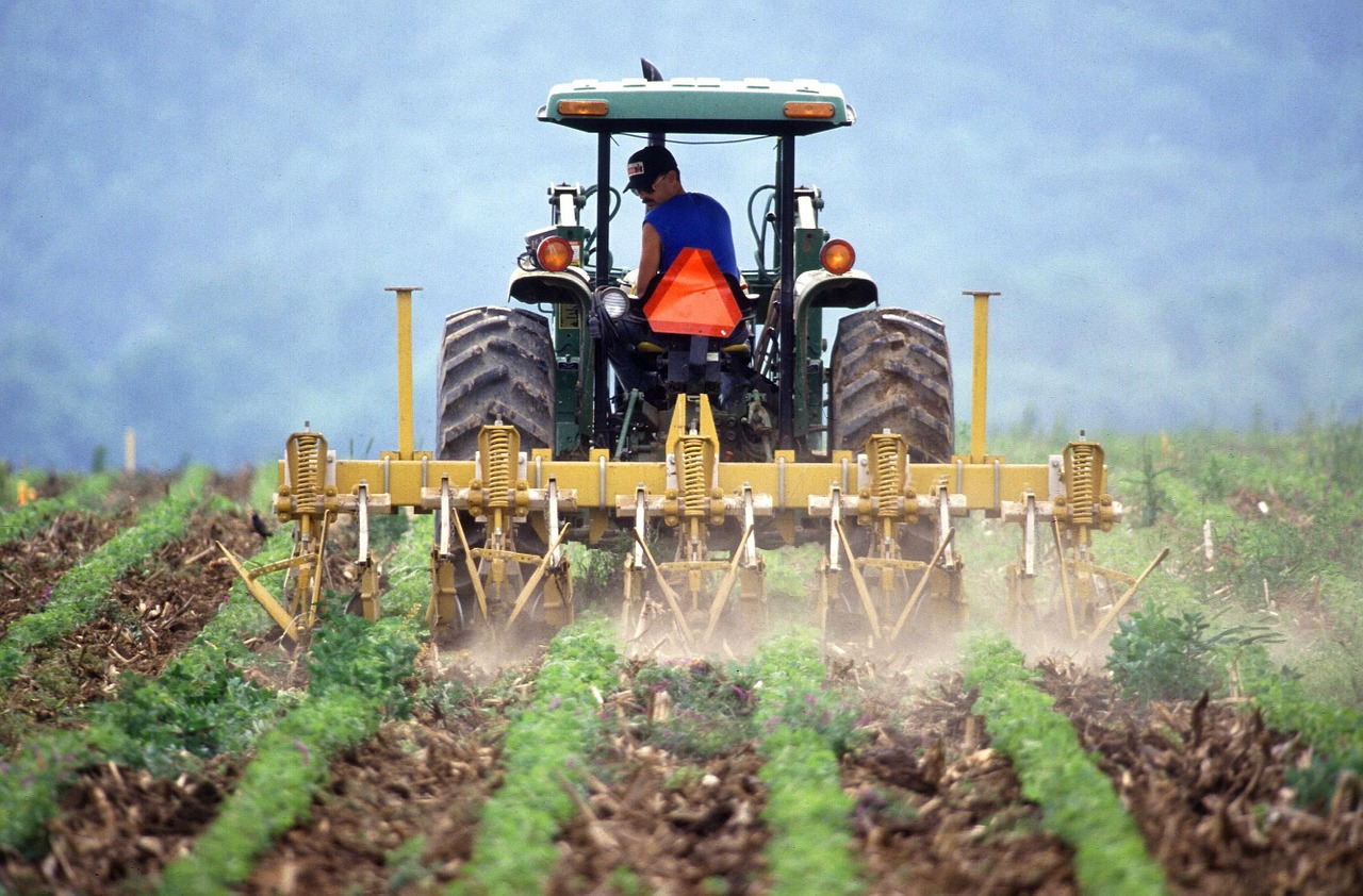 Soil Tilling Farmer Tractor  - PublicDomainImages / Pixabay